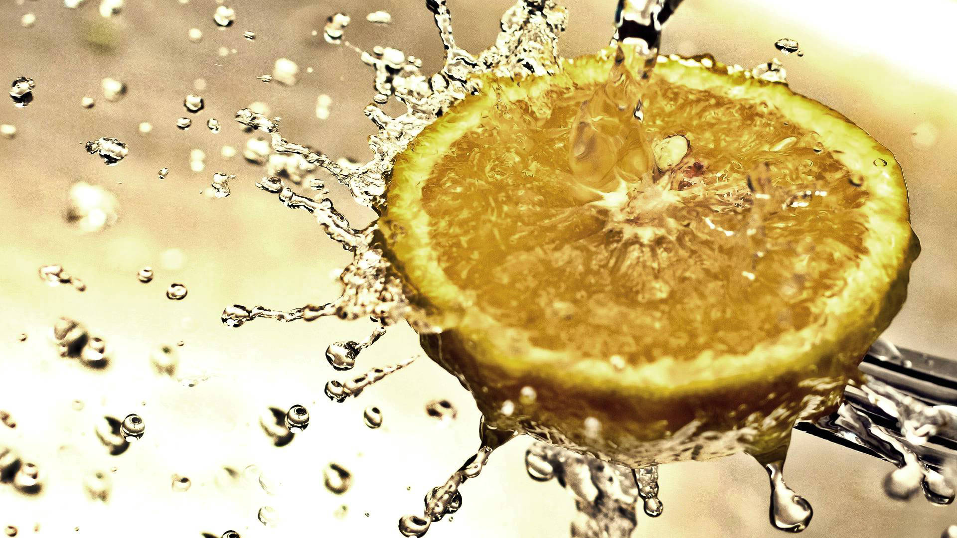 Combination of Lemon Water and The World's Healthiest 