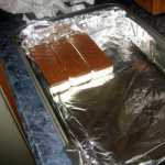 Uses for Aluminum Foil - Frost a Cake