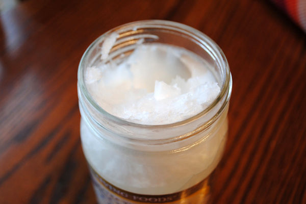 20 Reasons to Keep Coconut Oil in Your Bathroom