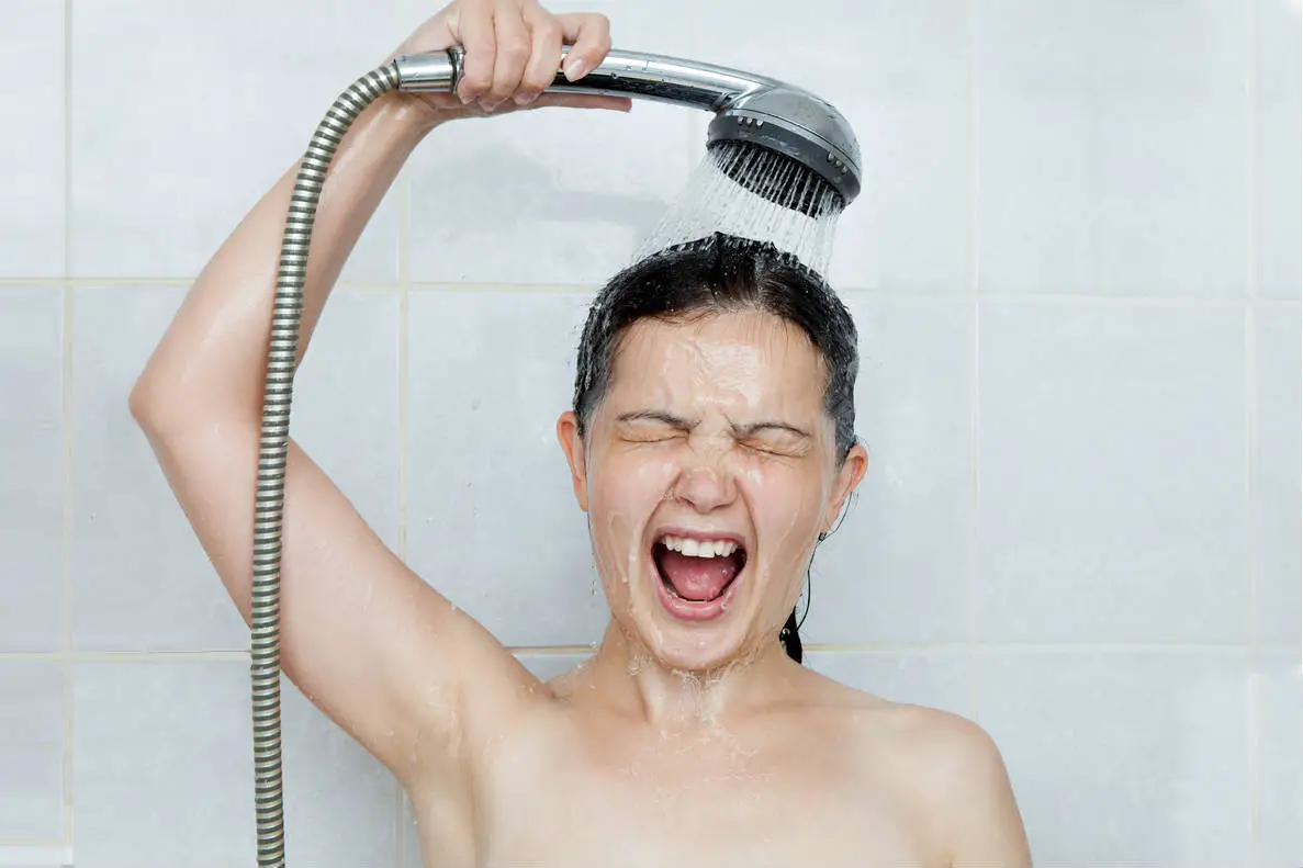 Полезен ли контрастный душ для волос головы